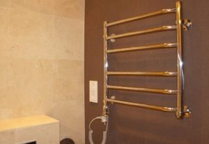 Установка электрического полотенцесушителя в ванной в Видном