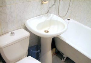 Установка раковины тюльпан в ванной в Видном